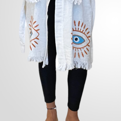 Traditional White Kimono with Retro Eye Gold Lash